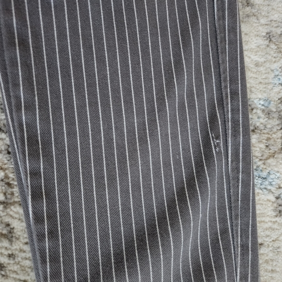 UNIQLO gray stripped jeggings - Picture 3 of 9